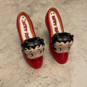 Vintage 1999 Betty Boop Vandor Red High Heel Shoe Salt & Pepper Shakers Set